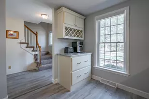 8 Veterans Rd, Amherst, NH 03031 - Photo 15