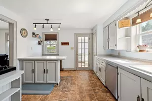 597 Central St, Manchester, NH 03103 - Photo 5