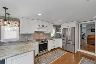 7 Pinecrest Dr, Bedford, NH 03110 - Photo 3