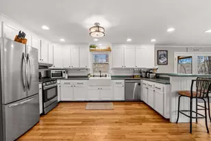 11 Fairway Dr, Amherst, NH 03031 - Photo 3