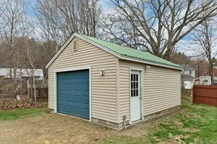 256 Pine St, Laconia, NH 03246 - Photo 3