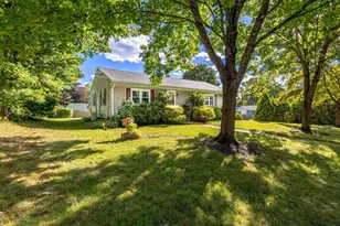 18 Center Cir, Plaistow, NH 03865 - Photo 3