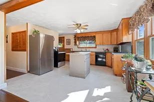 18 Center Cir, Plaistow, NH 03865 - Photo 9