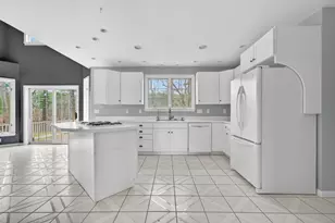 12 Leclair Dr, Hudson, NH 03051 - Photo 3