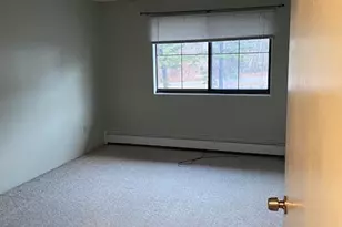 136 Mammoth Rd, Hooksett, NH 03106 - Photo 5