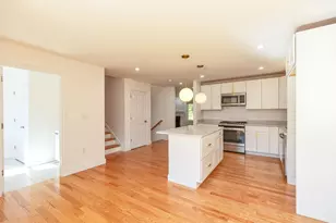 163 Woodview Way, Manchester, NH 03102 - Photo 9