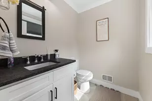 13 Opechee St, Laconia, NH 03246 - Photo 15