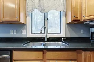 21 Gloucester Ln, Nashua, NH 03063 - Photo 3