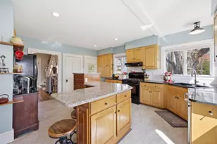 285 Pleasant St, Concord, NH 03301 - Photo 9