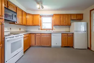 9 Juniper Ln, Nashua, NH 03063 - Photo 3