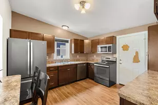 152 Dracut Rd, Hudson, NH 03051 - Photo 9