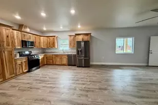 64 Evans St, Gorham, NH 03581 - Photo 3