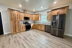64 Evans St, Gorham, NH 03581 - Photo 3