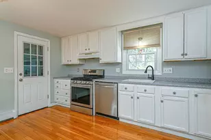 32 Hickory Dr, Amherst, NH 03031 - Photo 11