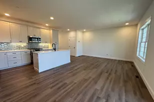 8A Dearborn Circle, Goffstown, NH 03045 - Photo 3