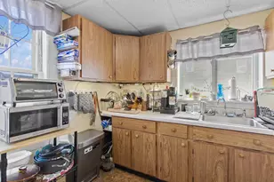 140 Douglas St, Manchester, NH 03102 - Photo 13