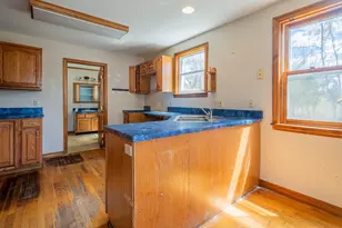 10 Beacon St, Londonderry, NH 03053 - Photo 5