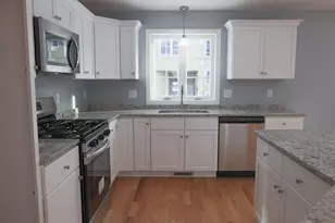 21 Library St, Hudson, NH 03051 - Photo 5