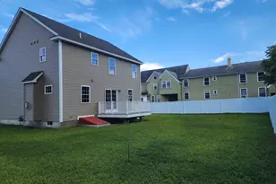 21 Library St, Hudson, NH 03051 - Photo 3