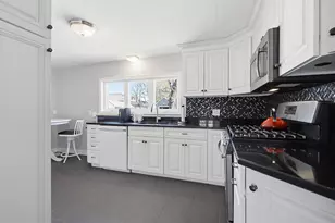 42 Kenney St, Manchester, NH 03103 - Photo 7
