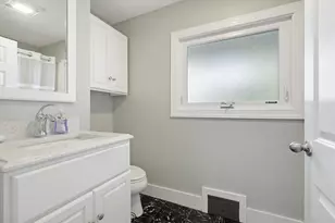 42 Kenney St, Manchester, NH 03103 - Photo 15