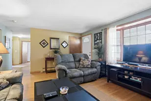 18 Cottonwood Dr, Hudson, NH 03051 - Photo 7
