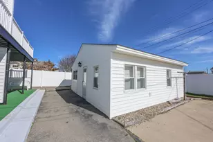 8 Nashua St, Seabrook, NH 03874 - Photo 5
