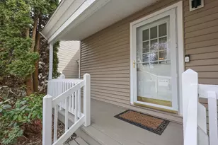 38 Winterwood Dr, Londonderry, NH 03053 - Photo 5