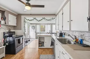 82 Sunnyside St, Manchester, NH 03103 - Photo 17