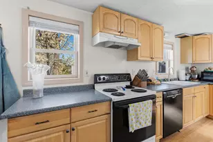 13 Clinton St, Concord, NH 03301 - Photo 5