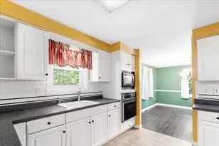 129 Cambridge Rd, Bedford, NH 03110 - Photo 15