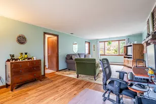 19 Dutton Rd, Pelham, NH 03076 - Photo 7