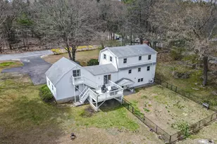 19 Dutton Rd, Pelham, NH 03076 - Photo 3