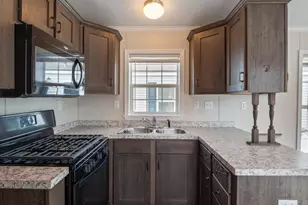 13 Brookwood Dr, Salem, NH 03079 - Photo 7