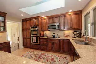 2605 Elm St, Manchester, NH 03104 - Photo 9