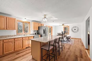 25 Fletcher Dr, Pelham, NH 03076 - Photo 9