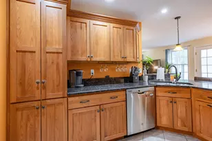 2 Lowther Pl, Nashua, NH 03062 - Photo 5