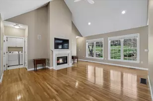 32 White Pine Ln, Manchester, NH 03102 - Photo 5