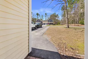 19 Deerwood Dr, Amherst, NH 03031 - Photo 5