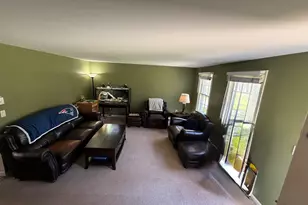 79 Oakridge Dr, Londonderry, NH 01844 - Photo 3
