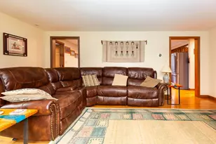 8 Laurel Ln, Stratham, NH 03885 - Photo 9