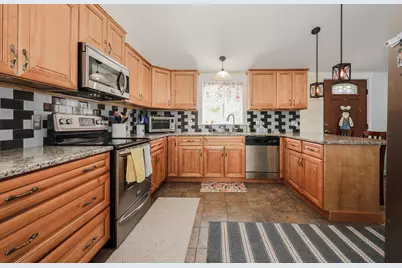 222 Hampstead Road, Derry, NH 03038 - Photo 7