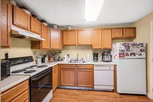 555 Calef Rd, Manchester, NH 03103 - Photo 3