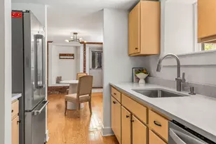 348 Maplewood Ave, Portsmouth, NH 03801 - Photo 11