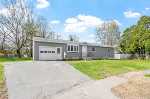 74 Suzanne Dr, Portsmouth, NH 03801 - Photo 3