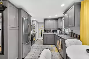 23 Juniper Rd, Derry, NH 03038 - Photo 7
