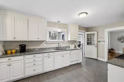 36 Lamprey Street, Manchester, NH 03102 - Photo 9