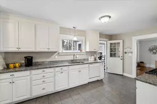 36 Lamprey St, Manchester, NH 03102 - Photo 9