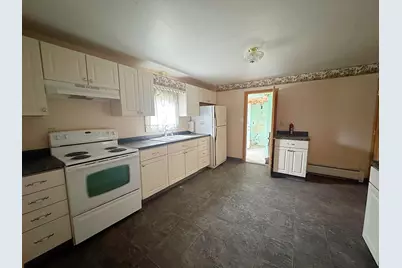 24 Beauregard Street, Claremont, NH 03743 - Photo 9