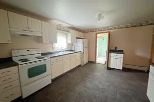 24 Beauregard St, Claremont, NH 03743 - Photo 9